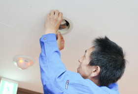 緊急駆けつけ修理の作業風景